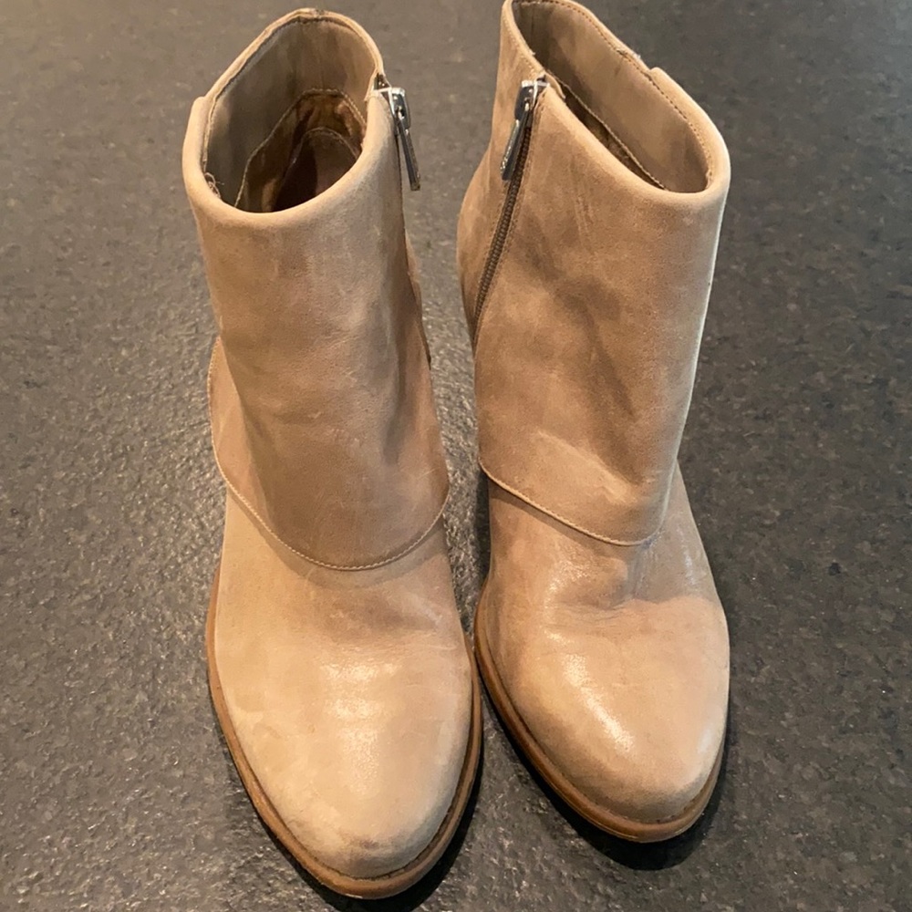 Jessica Simpson Tan Ankle Boots